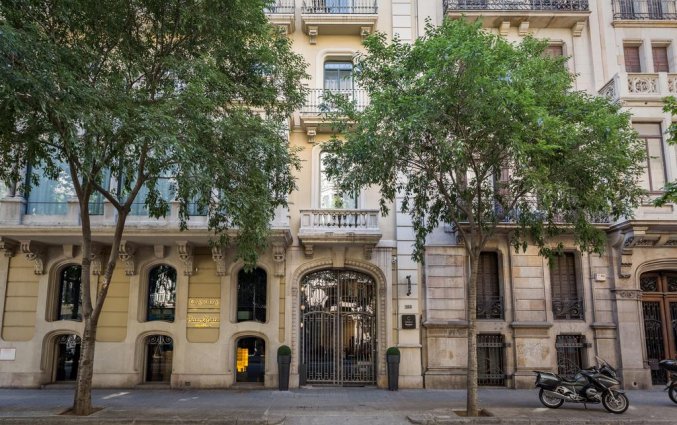 Ingang van hotel Room Mate Carla in Barcelona